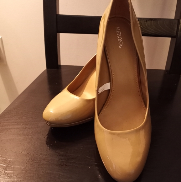 Merona beige neutral high-heeled shoes - Picture 2 of 6